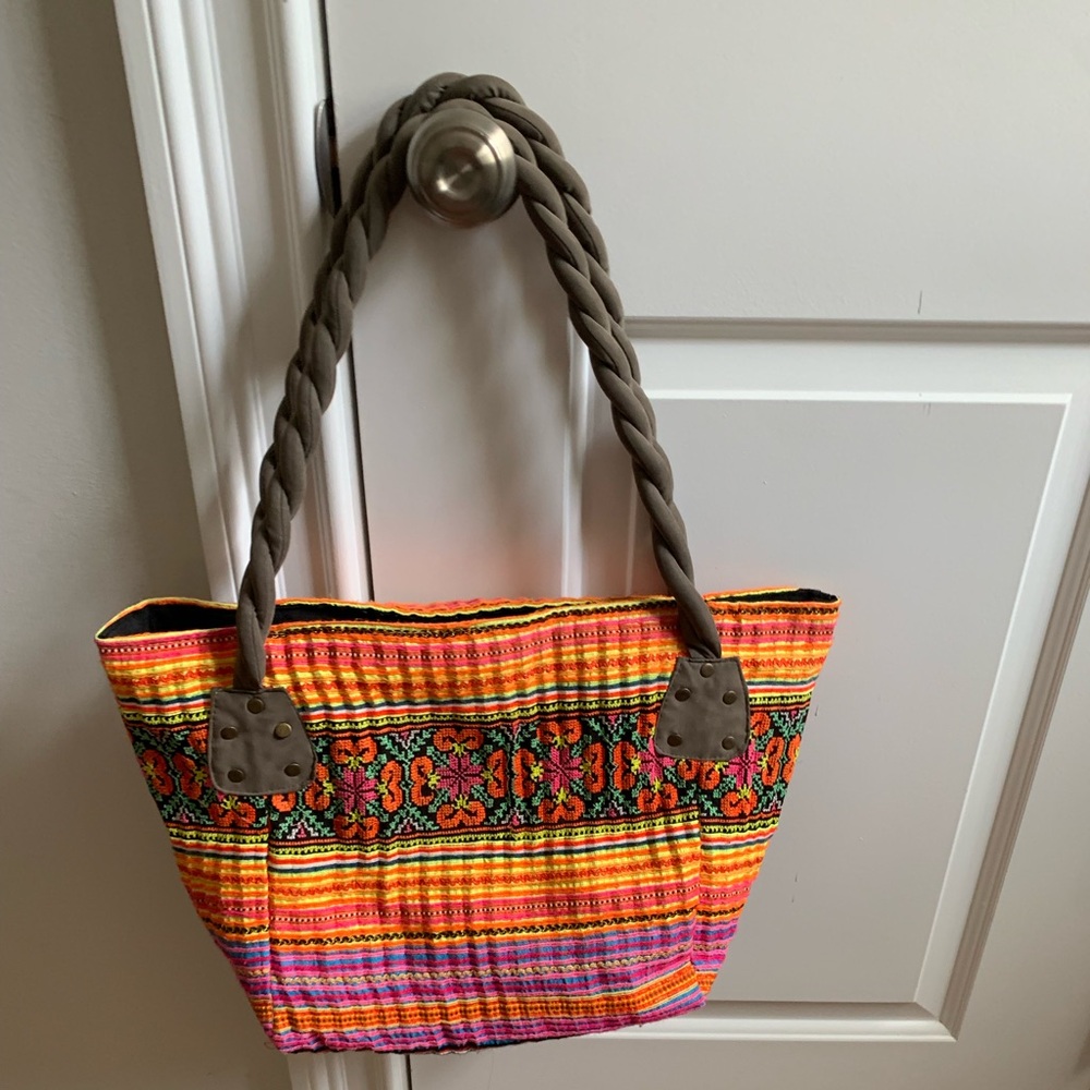 EUC Tote bag - This is super cute like new - vibrant colors